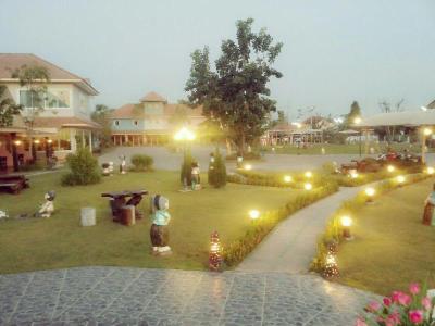 P Paradise Hotel