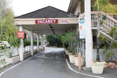 Caravelle Inn Suites