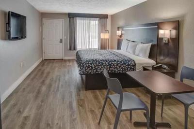 Econo Lodge Sevierville-Pigeon Forge on the River