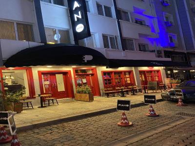 Piano Hotel