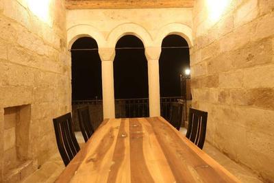 Ab U Hayat Cave Suites