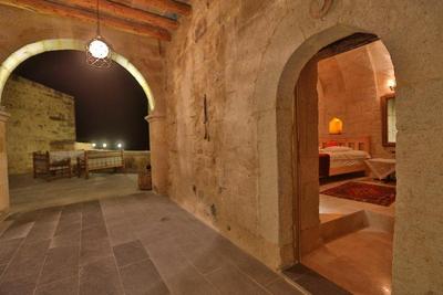 Ab U Hayat Cave Suites
