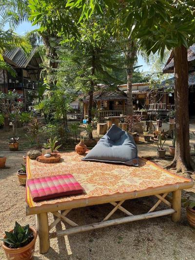Leaf House Bungalow Hostel