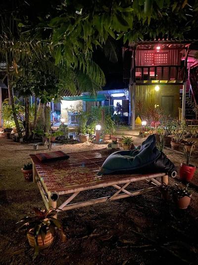 Leaf House Bungalow Hostel