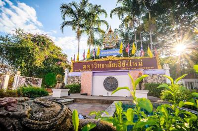 Lucky House Phra Sing Chiangmai Hostel