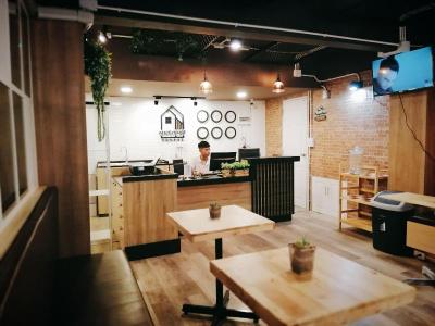 White House Hostel
