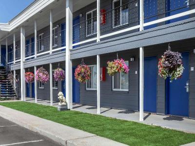 Rodeway Inn & Suites