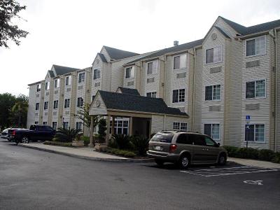 Hometown Inn & Suites Jacksonville - Butler Blvd./