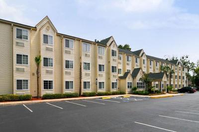 Hometown Inn & Suites Jacksonville - Butler Blvd./
