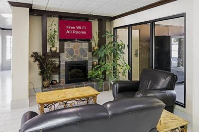 Red Roof Inn & Suites Fayetteville – Fort Bragg