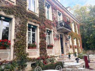 Chateau De Challanges