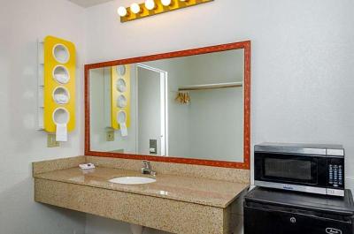 Motel 6 Oakdale, CA