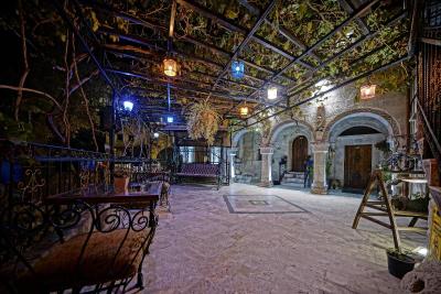 Maccan Cave Hotel