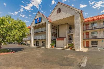Studio 6 Fresno, CA - Extended Stay