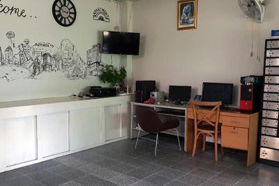 1068 NN Apartment