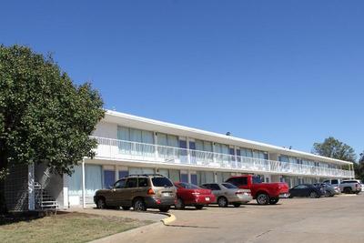 LoneStar Inn & Suites
