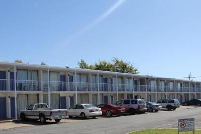 LoneStar Inn & Suites