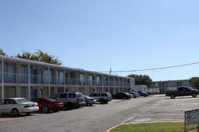 LoneStar Inn & Suites