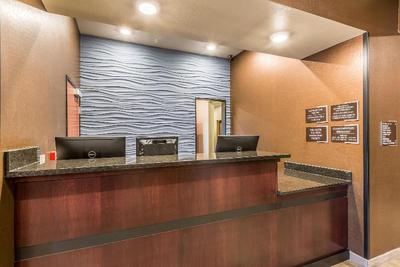 Cobblestone Hotel & Suites - Hartford