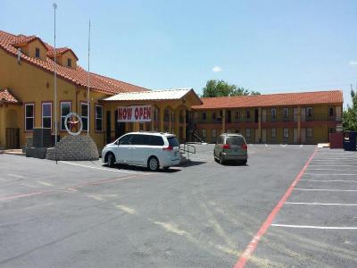 Taylor Village Inn And Suites