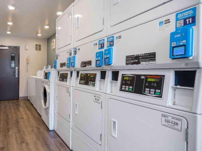Woodspring Suites Orlando South