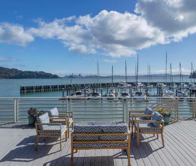 Waters Edge Hotel