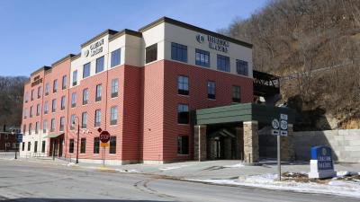Cobblestone Inn & Suites - Marquette/Prairie du Ch