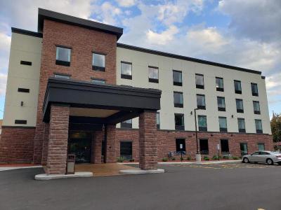 Cobblestone Hotel And Suites Janesville