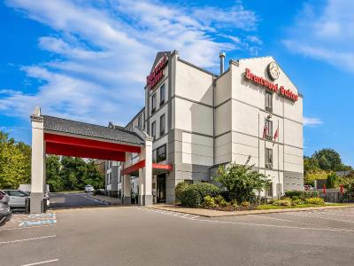 Brentwood Suites