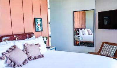 Waymore's Guest House & Casual Club