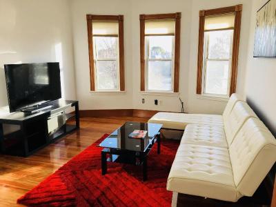 Boston Lodge And Suites