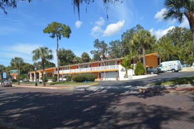 Tarpon Inn