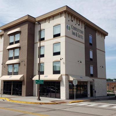 Cobblestone Inn & Suites at UW Stout Downtown Meno