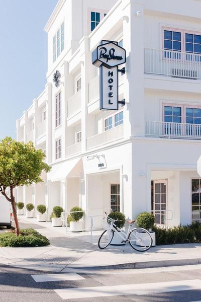 Bay Shores Peninsula Hotel