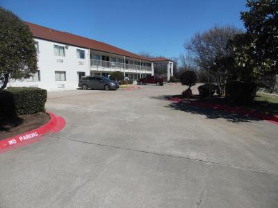 Motel 6 Ennis, TX