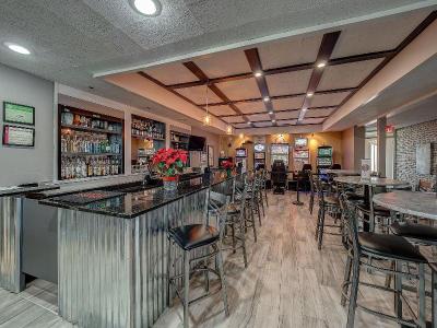 Eastlake Suites Hotel & CC By OYO Urbana
