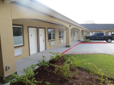Scottish Inn & Suites