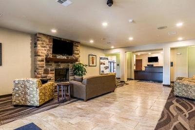 Cobblestone Hotel & Suites - Hutchinson