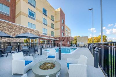 Fairfield Inn & Suites by Marriott Charlotte Belmo
