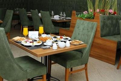 Golden Lounge Hotel