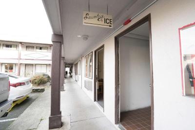 Seatac Inn And Airport Parking
