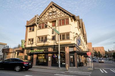 College Inn – European Style Hotel