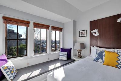 College Inn – European Style Hotel