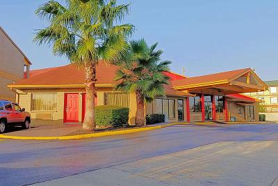Howard Johnson by Wyndham Houston Hobby Airport