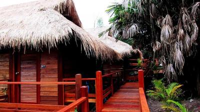 Ten Moons Lipe Resort