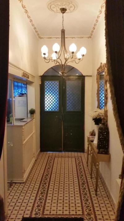 Hutsuite Hotel