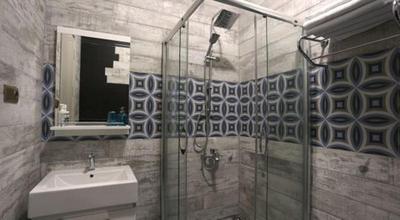 Hutsuite Hotel