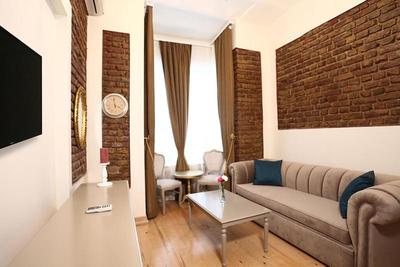 Hutsuite Hotel