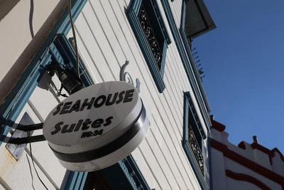 Sea House Suites