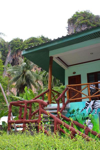 Chill Out Bar And Bungalows